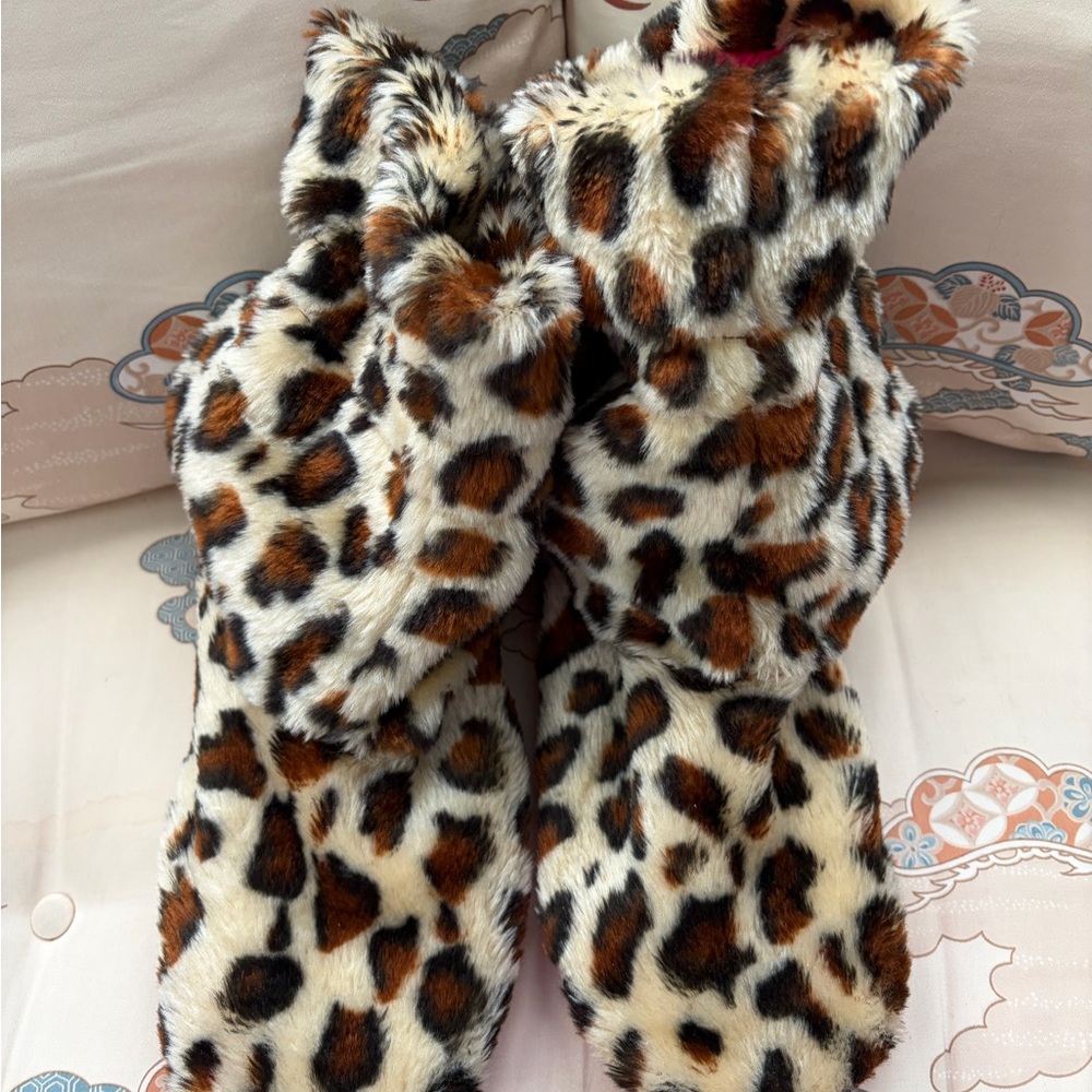 Betsey Johnson Leopard Print Faux Fur Slippers in Cream, Brown, Black